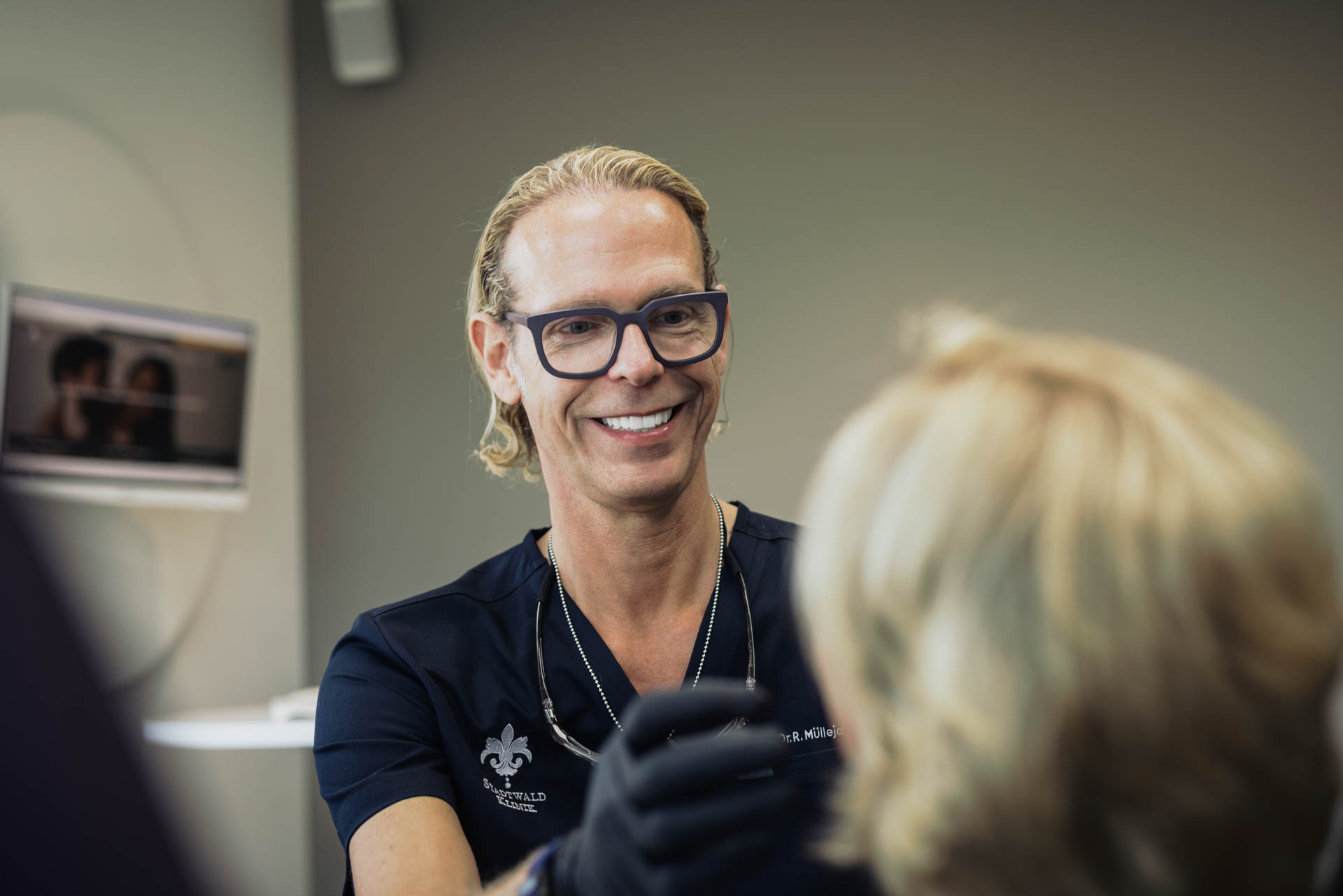 Beratungsgespräch zum Digital Smile Design in der Stadtwald Klinik